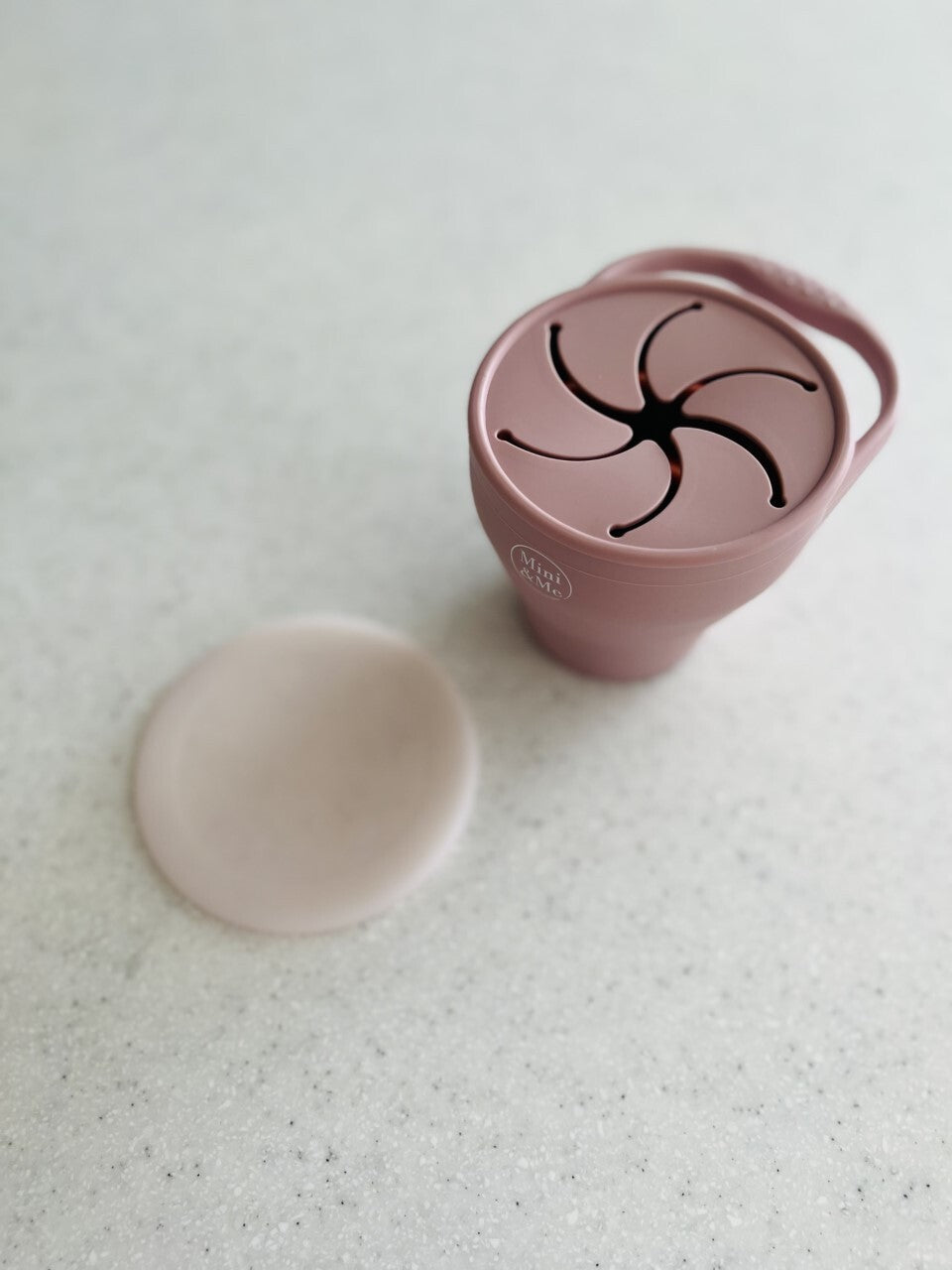 Mini & Me Snack Cup Collapsible with Lid Cherry