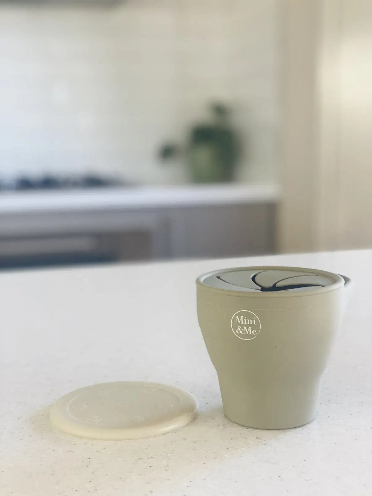 Mini & Me Snack Cup Collapsible with Lid Olive