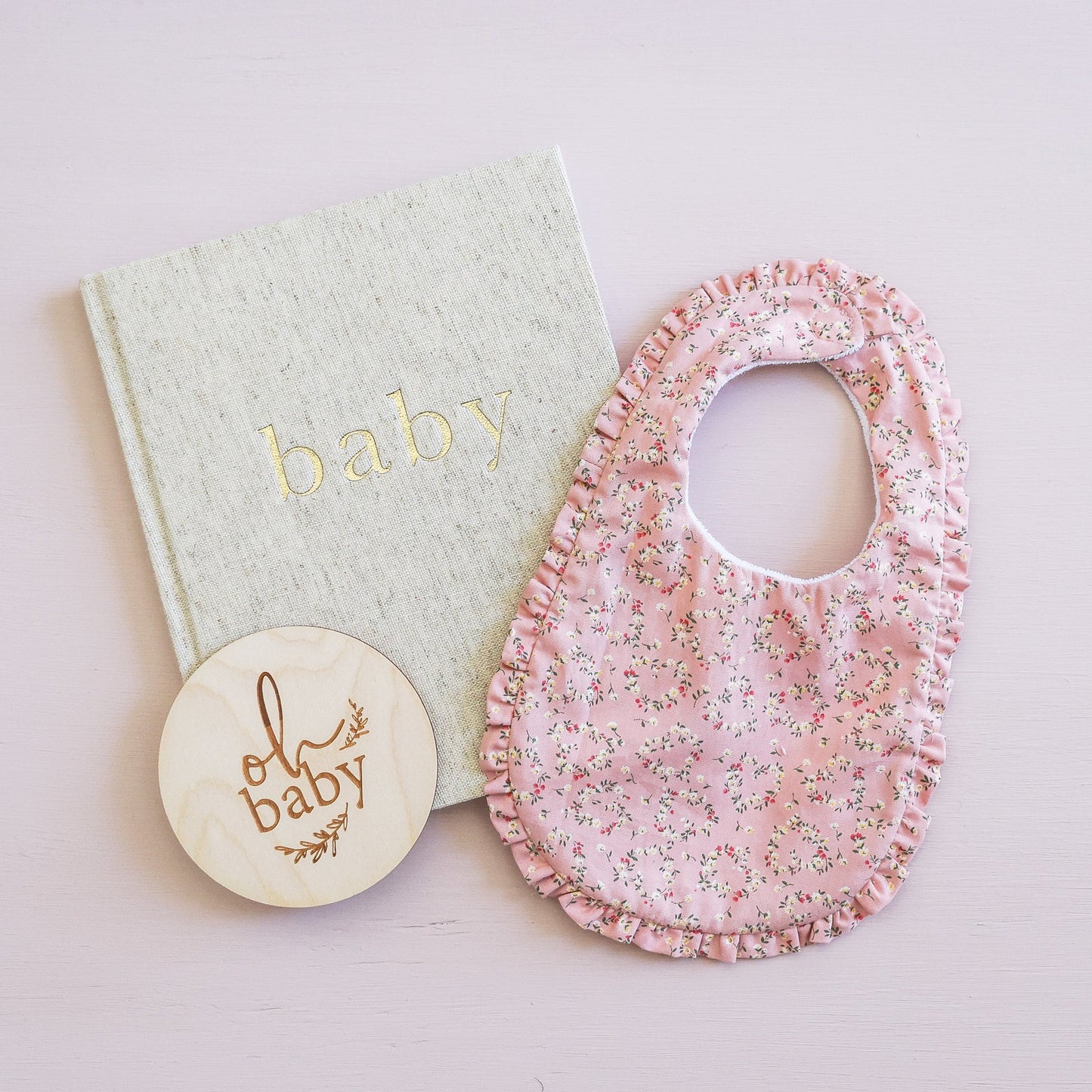 ALIMROSE Ruffle Edge Bib Posy Heart