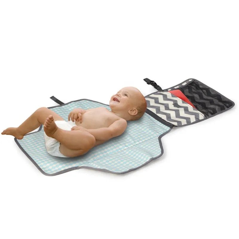 Skip Hop Pronto® Signature Changing Station Chvron - Bubs Universe