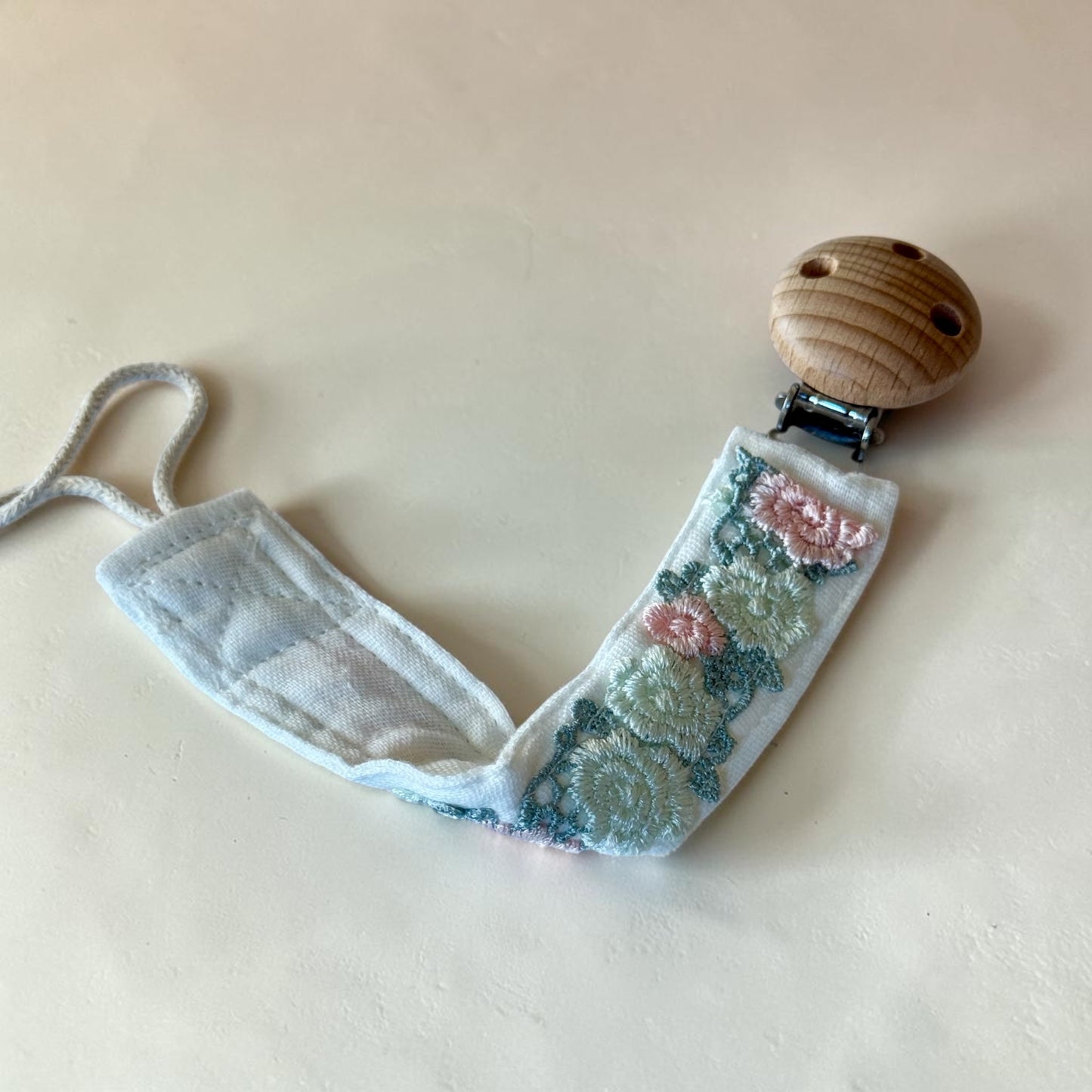 Giggle Bubs, Blossom Bloom Dummy Clip
