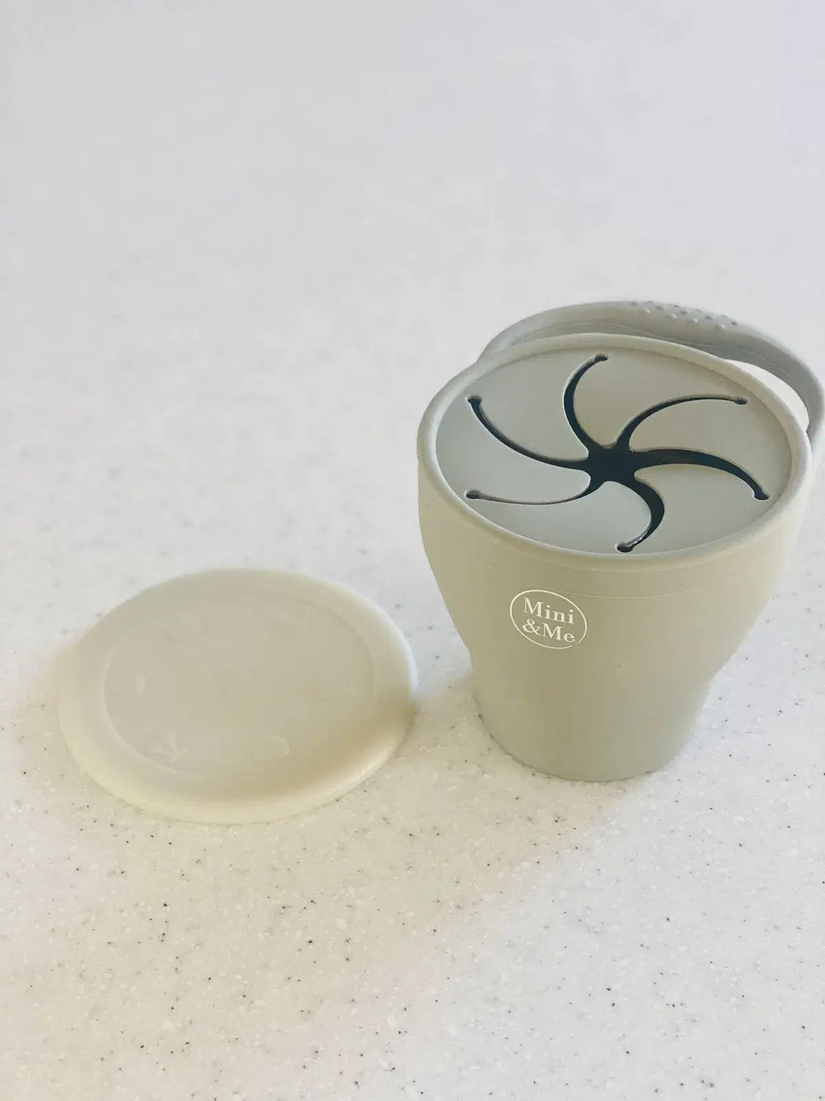 Mini & Me Snack Cup Collapsible with Lid Olive