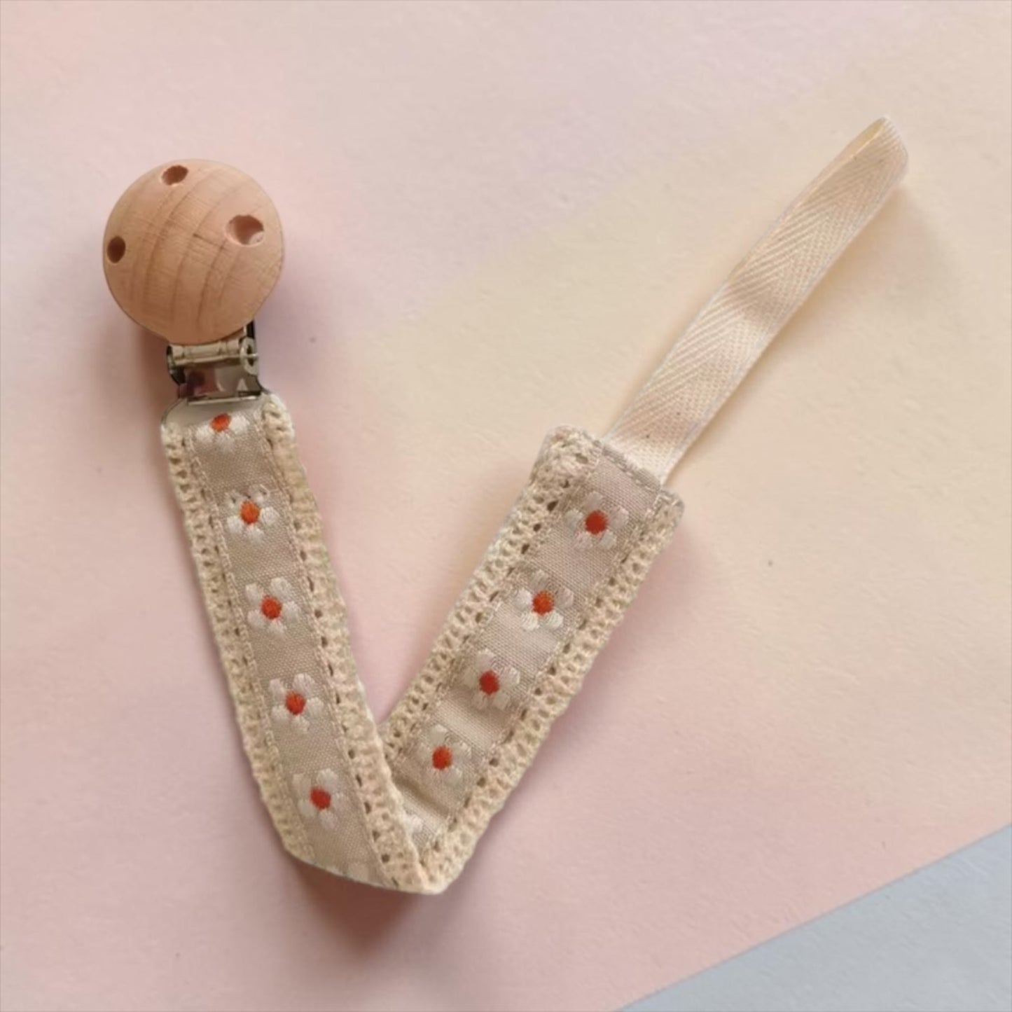 👉 Giggle Bubs, Luxe Dummy Clip