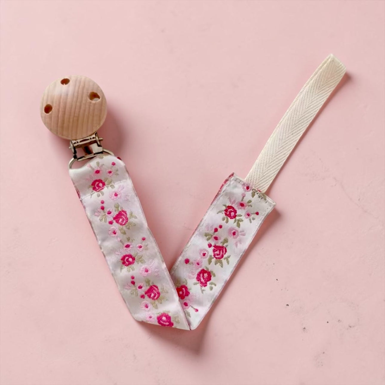 👉 Giggle Bubs, Luxe Dummy Clip