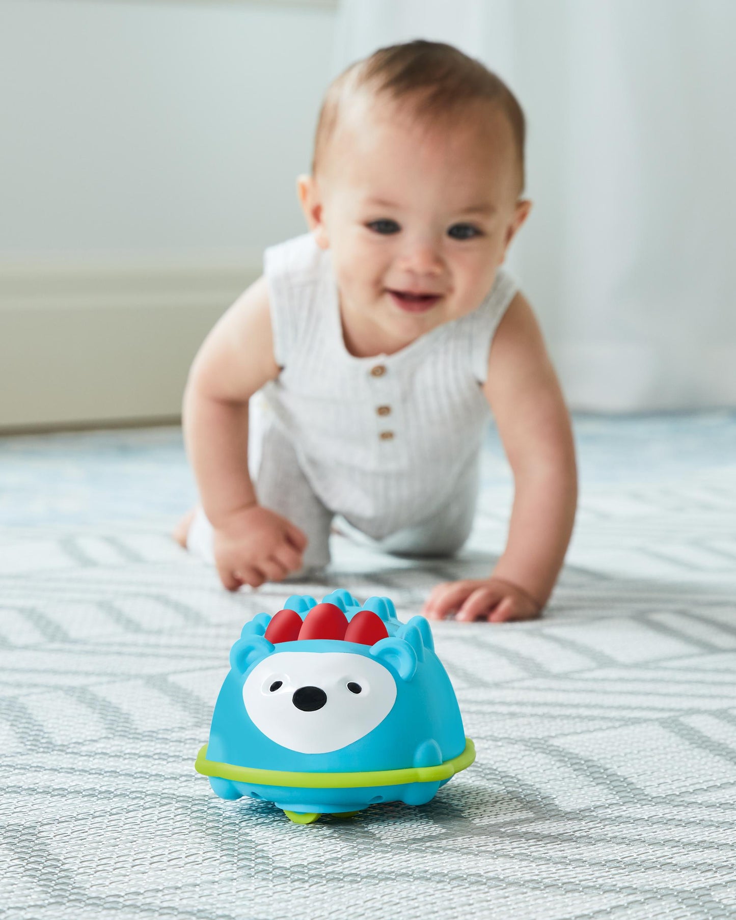 SKIP HOP EXPLORE & MORE HELLO HEDGEHOG CRAWL TOY VENDOR