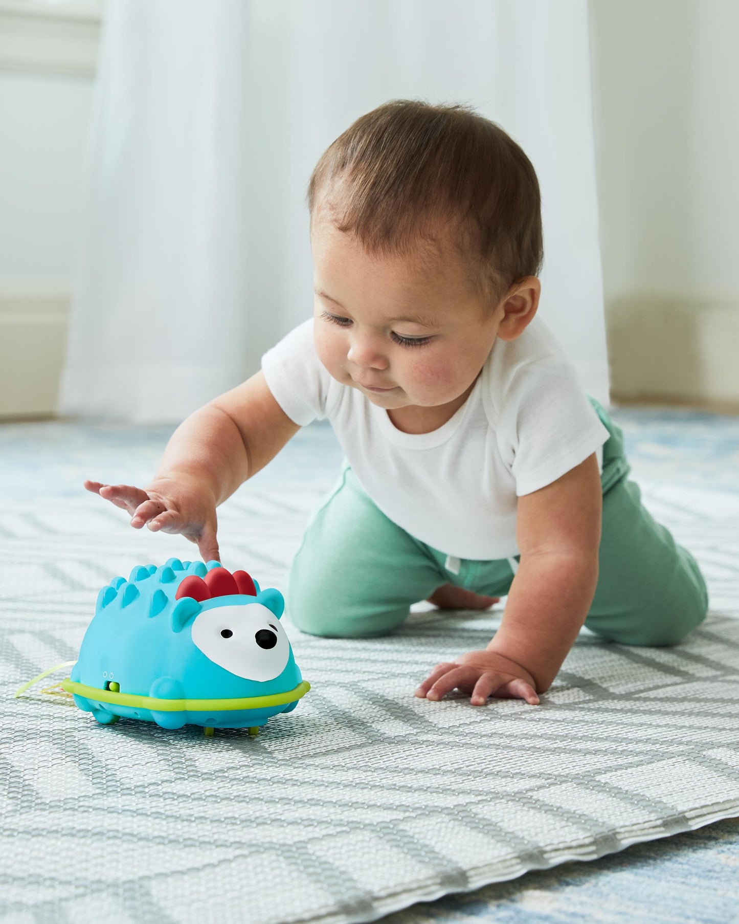 SKIP HOP EXPLORE & MORE HELLO HEDGEHOG CRAWL TOY VENDOR