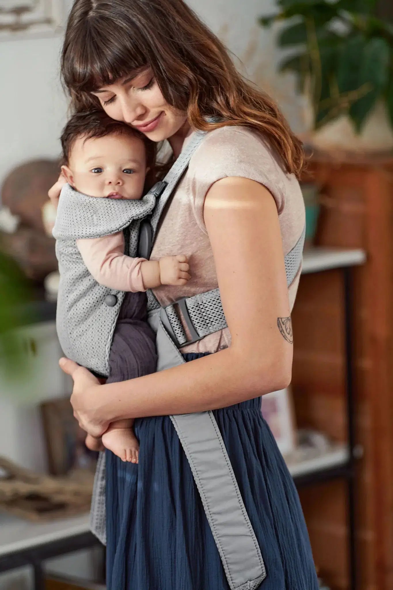 Baby Bjorn Baby Carrier Mini color Grey Fabric: 3D Mesh - Bubs Universe
