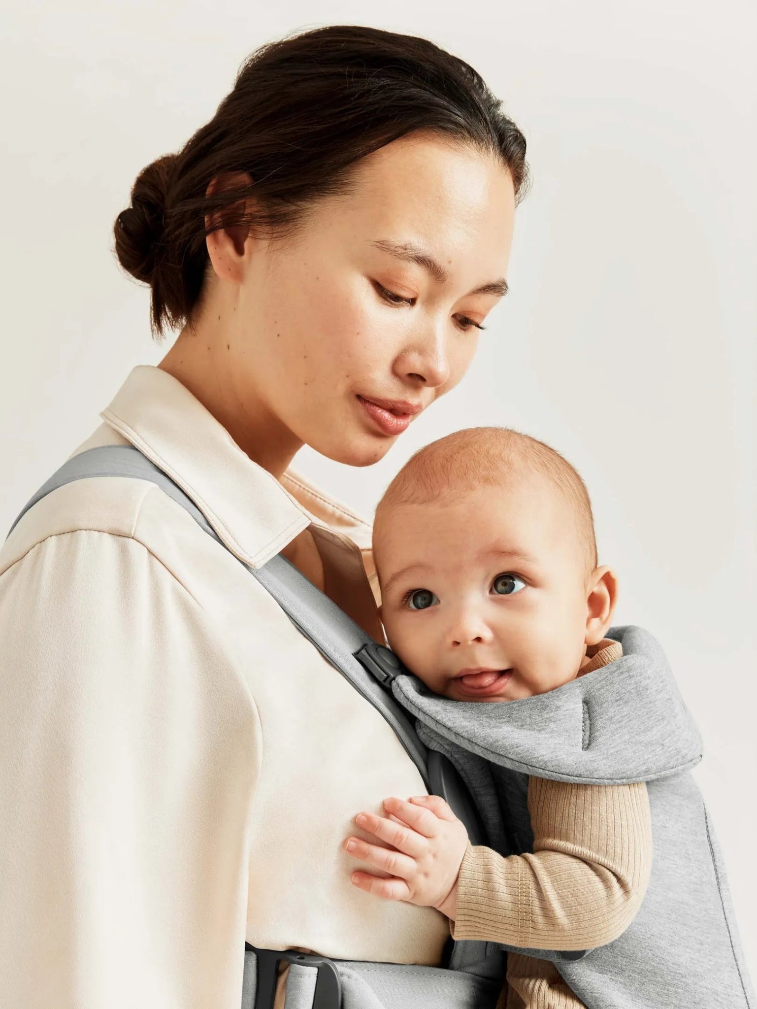 Baby Bjorn Baby Carrier Mini Color: Light Grey Fabric: 3D Jersey - Bubs Universe