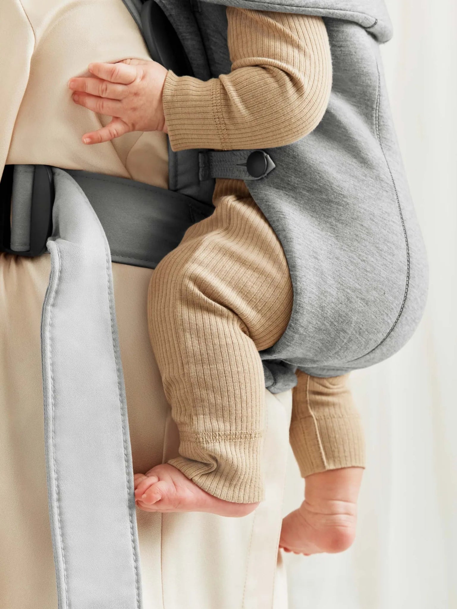 Baby Bjorn Baby Carrier Mini Color: Light Grey Fabric: 3D Jersey - Bubs Universe